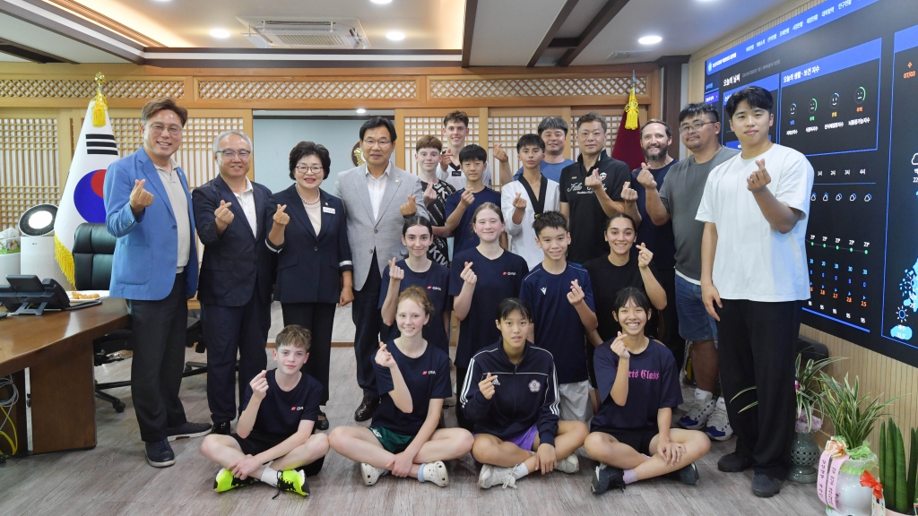 호주, 대만 태권도 선수들, 논산시의회 방문 2024.07.03(수) 이미지(1)